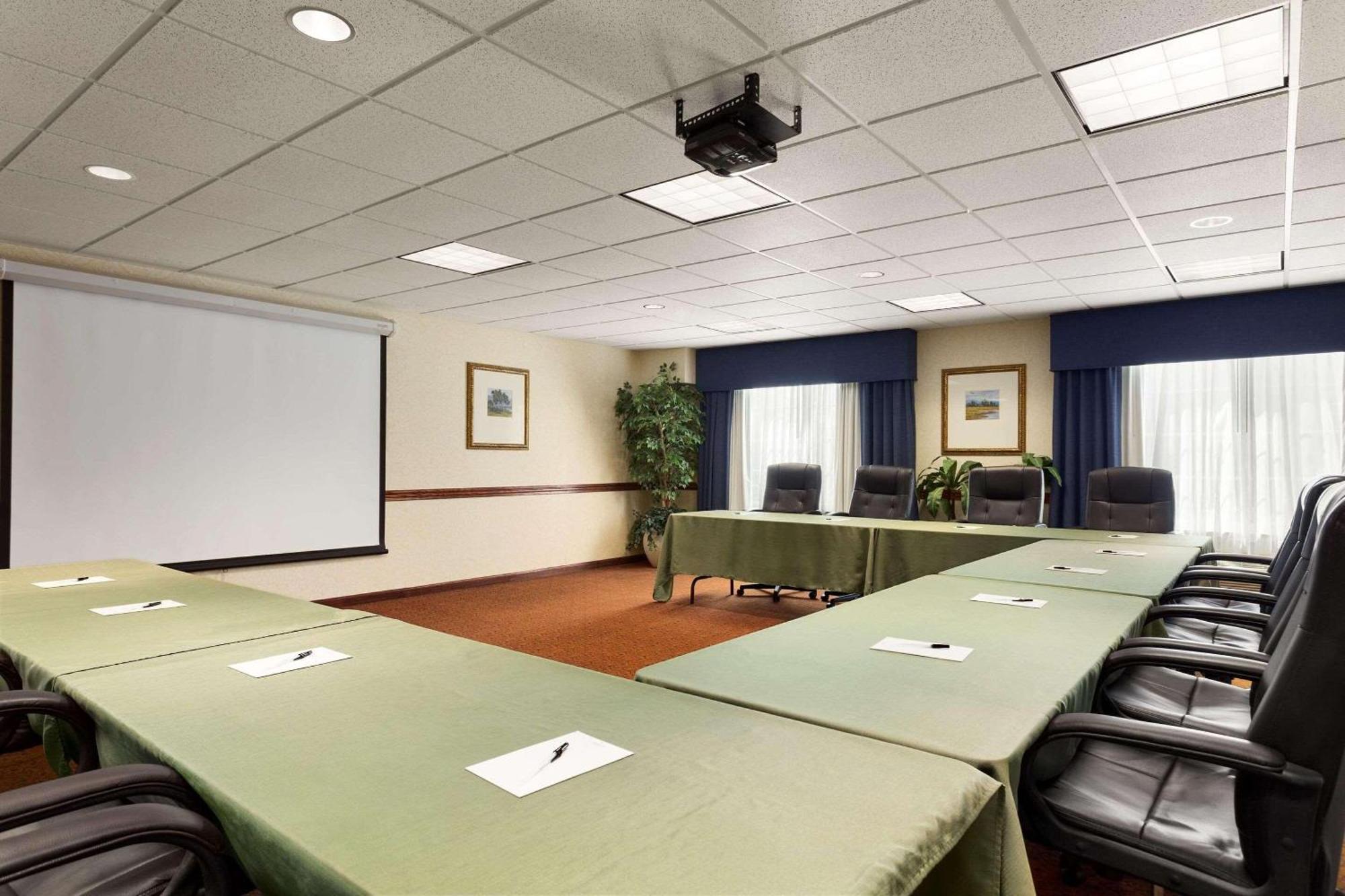 Country Inn & Suites By Radisson, Madison, Al Eksteriør bilde