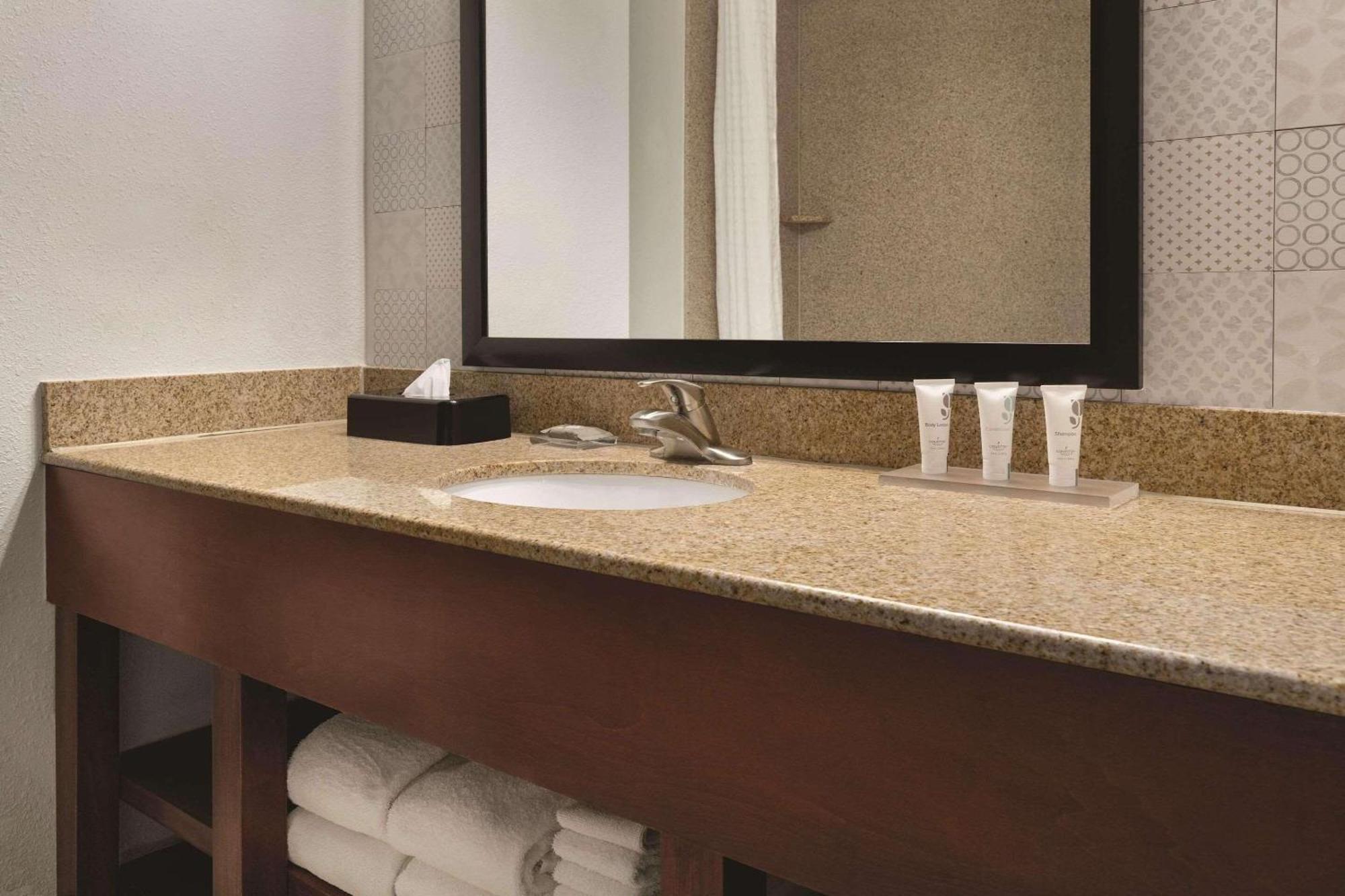 Country Inn & Suites By Radisson, Madison, Al Eksteriør bilde