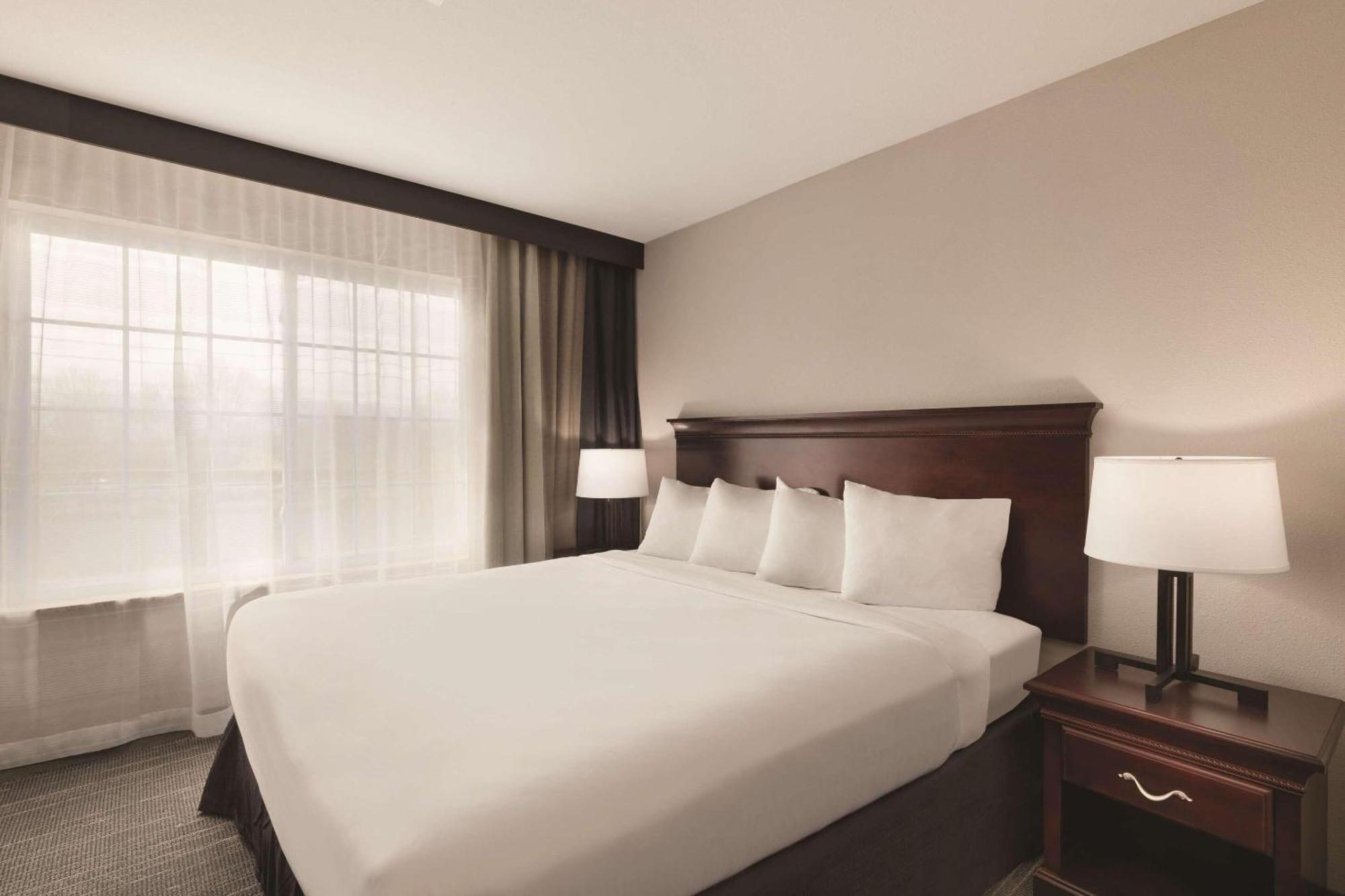 Country Inn & Suites By Radisson, Madison, Al Eksteriør bilde